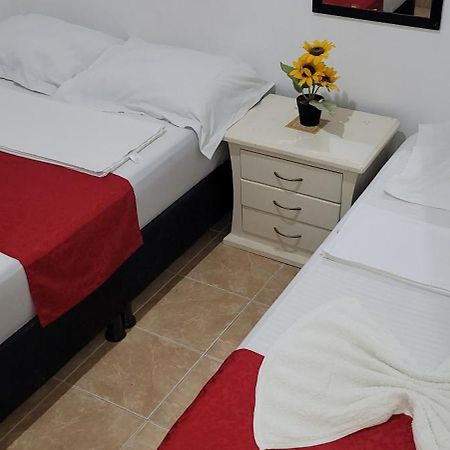 Hostal Villa Del Rio Las Brisas Villavieja Extérieur photo