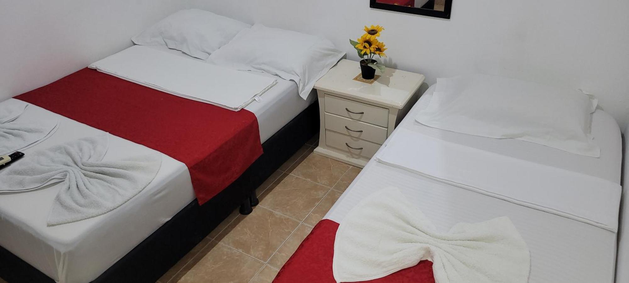 Hostal Villa Del Rio Las Brisas Villavieja Extérieur photo
