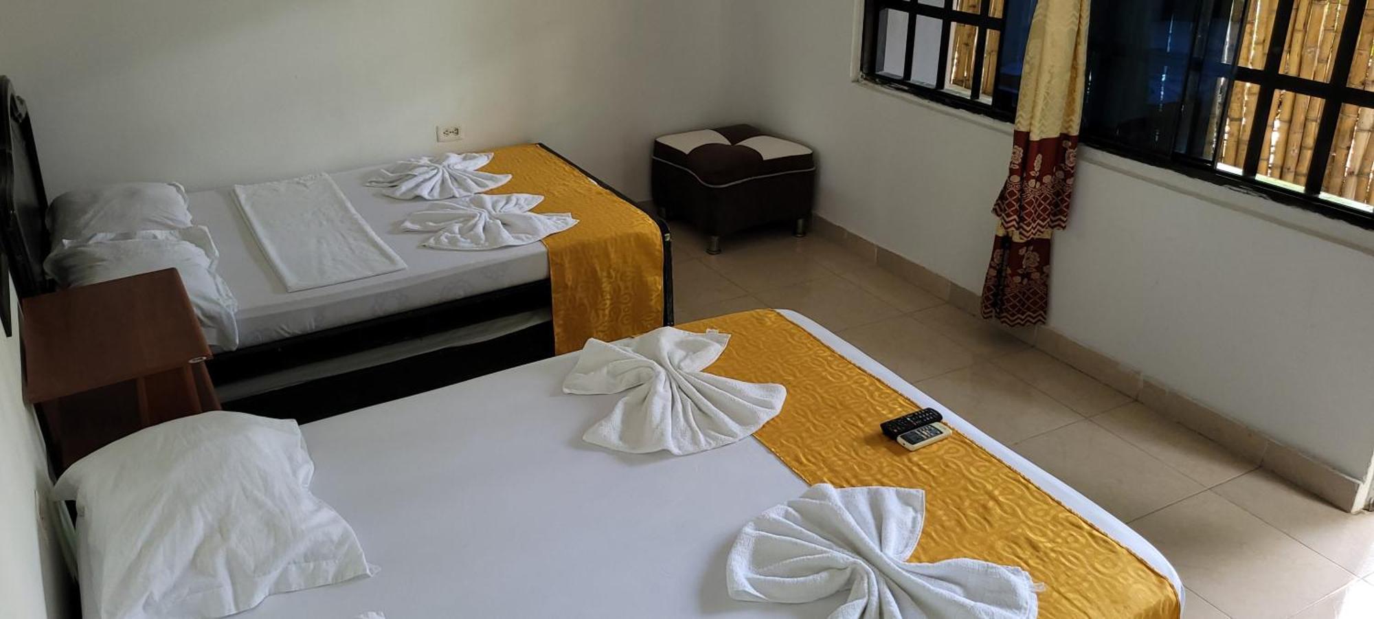 Hostal Villa Del Rio Las Brisas Villavieja Extérieur photo